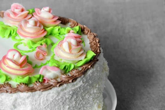 Mary Carter Cake Decorating Class 1 Learn cake decorating in the popular Mary Carter cake decorating class