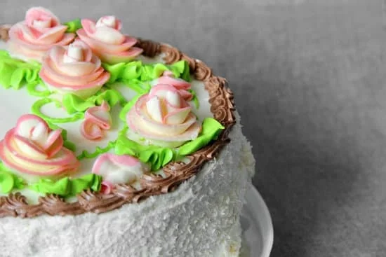 Learn cake decorating in the popular Mary Carter cake decorating class