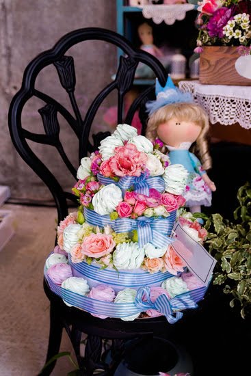 Average annual salary of a professional cake decorator in the industry