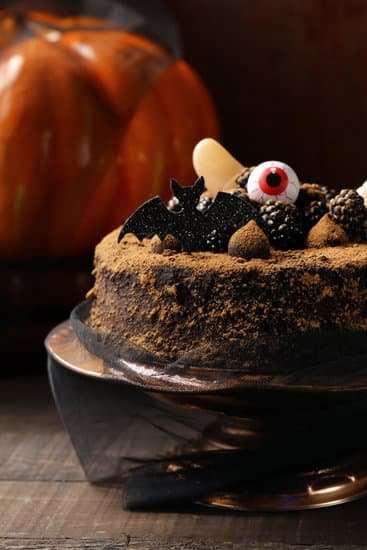 Step-by-step guide on decorating a gingerbread cake for a festive holiday treat