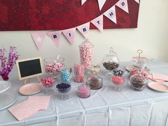 Cake Decoration Pineapple 1 Tropical-themed cake with a pineapple-shaped decoration on top