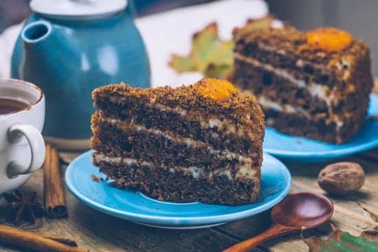 Step-by-step guide on making icing for cake decorating with tips and tricks