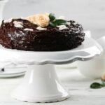 How to Uniquely Decorate Adult Female Birthday Cake How to create a beautifully decorated adult female birthday cake with a unique twist