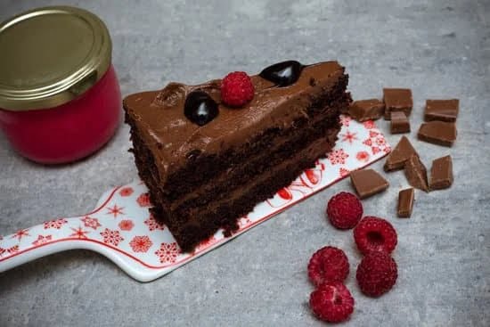 Computer Cake Decorations 1 Cake decorated with edible computer-shaped fondant toppers, perfect for tech enthusiasts!