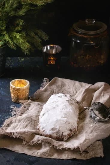 Colorful Shrek cake decorating kit with edible characters - ideal for themed birthday parties!