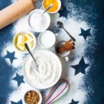 Delicious summer cake decorating ideas with fresh berries as an eye-catching, fruity topping!