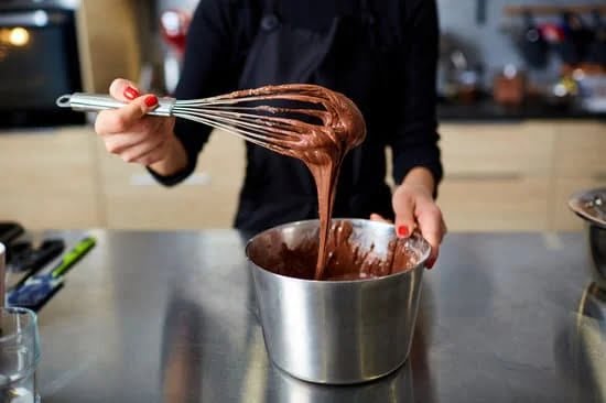 Cake Decorating Books Isbn 9781465458872 1 Colorful illustrated cake decorating book with ISBN 9781465458872 provides step-by-step instructions and inspiration