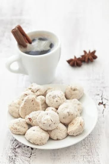 Decorated Lemon Bundt Cake 3 Deliciously moist and visually stunning decorated lemon bundt cake, perfect for any special occasion