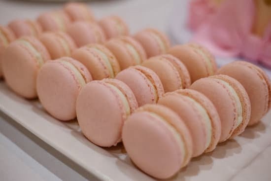 Image of a beginner cake baking and decorating course flyer