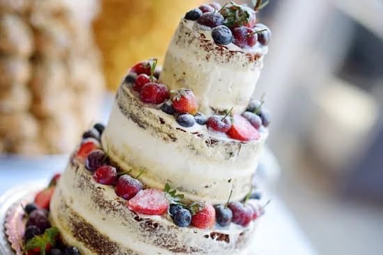 Learn the art of cake decorating in Taunton with our professional and comprehensive courses