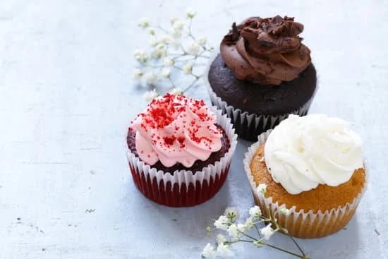 Nasturtium Cake Decoration 1 Nasturtium cake decoration: Vibrant edible flowers arranged beautifully atop a delicious homemade cake