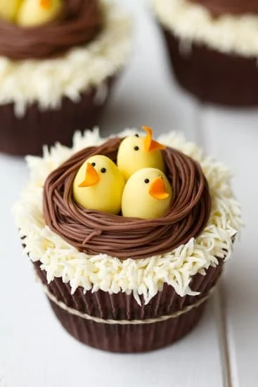Learn cake decorating techniques in Ipswich with our professional courses
