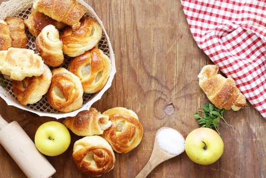 Bulb Used for Decorating Cakes or Filling Eggs Egg 1 Bulb used for cake decoration or filling Easter eggs with the perfect finishing touch