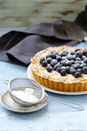 Explore the best cake decorating courses in Sunderland for mastering your cake design skills!