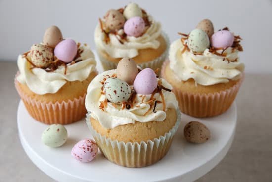 Carrot Cake Decoration Recipe 1 Delicious carrot cake recipe with step-by-step instructions for decorating a stunning carrot cake
