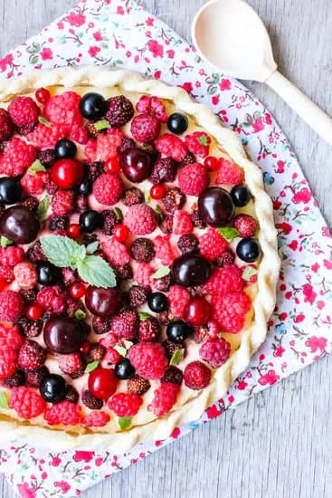 Cake Decorated With Cactus 9 Cactus-themed cake adorned with vibrant frosting and edible cactus decorations