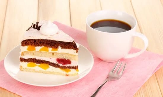 How Much Does a Cake Decorator Make at Big Y 1 High salary of a cake decorator at Big Y: Find out how much they make!