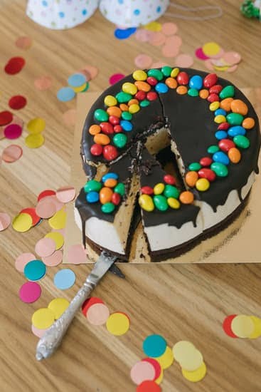 Cake Decorating Class Toronto 1 Join our hands-on Cake Decorating Class in Toronto and learn new techniques!