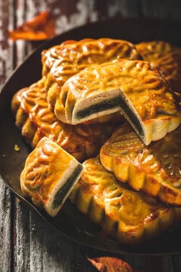 Vibrant gold 90th birthday cake topper with elegant decoration, perfect for milestone celebrations