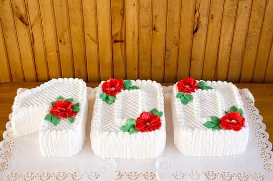 Elegant cake decorations in Orange, NSW showcasing skilled cake decorating techniques