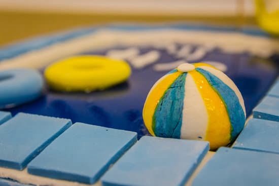 Cake Decorating Gun Kit: Professional-grade kit for creative cake decorating with ease