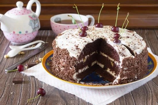 Colorful butterfly plunger cutters for cake decorating, perfect for adding whimsical designs!