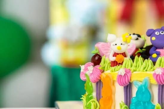 Cute baby Pooh cake decorations showcasing Winnie the Pooh characters and sweet baby-themed designs