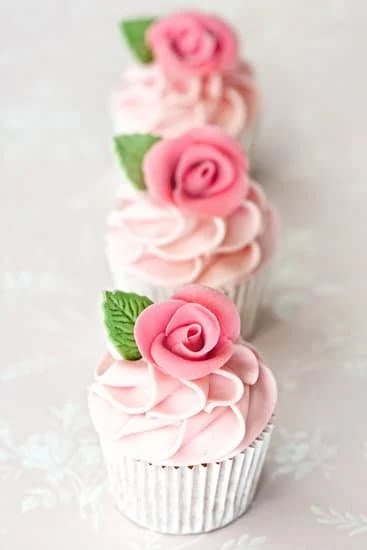 Join our cake decorating class in San Francisco for hands-on learning and creative fun!