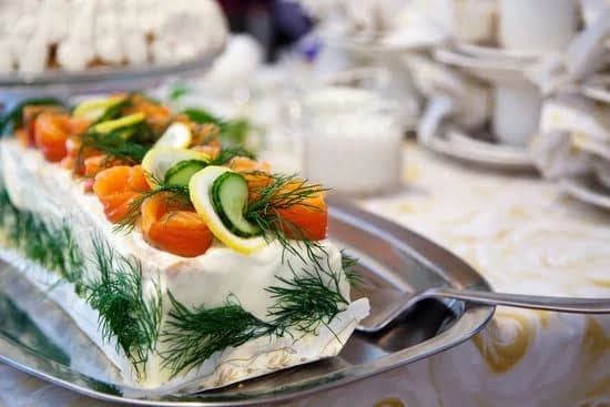 Cake decorating TikTok: Watch talented bakers create stunning designs and get inspired!