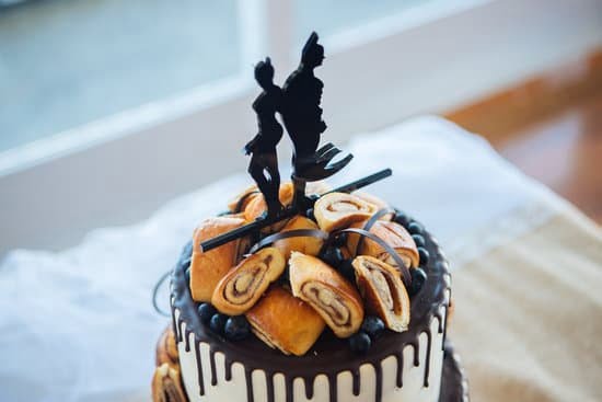 Renew your subscription to American Cake Decorating Magazine for the latest cake decorating inspiration!