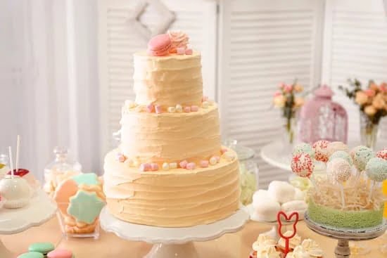 Inspirational Cake Decorating TV Series: Learn professional techniques and create stunning cake designs