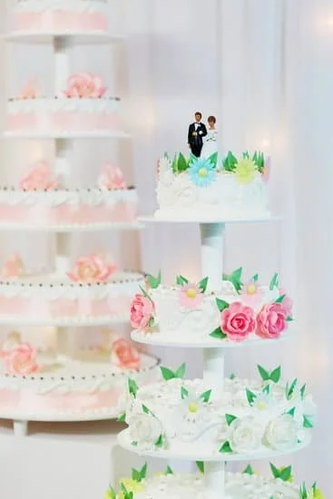 Cake Decor Multispray in India: Vibrant edible spray for creative cake decorations