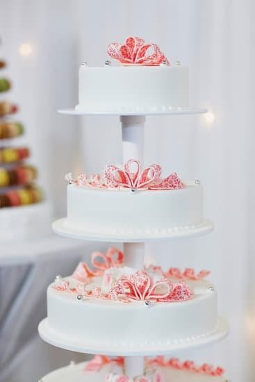 Get inspired with cake decorating quotes for your next sweet creation!