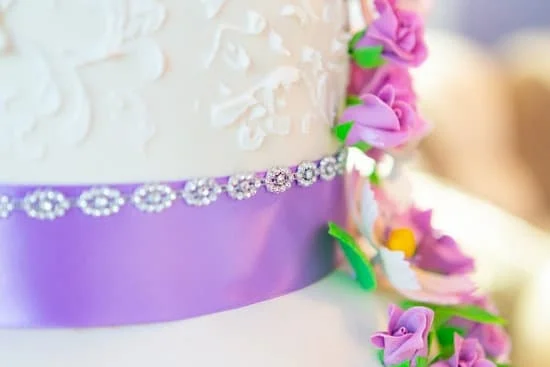 How to decorate a love heart cake with icing and sprinkles