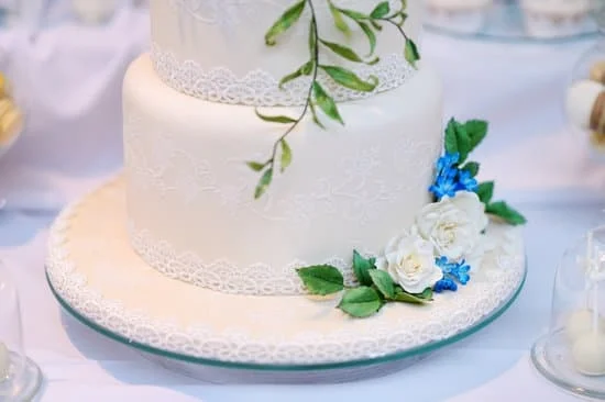 Exquisite cake decorating services in Atlanta, creating delicious masterpieces for all occasions