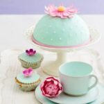 Adhesive spray for cake decorating: a versatile solution to help secure decorations firmly