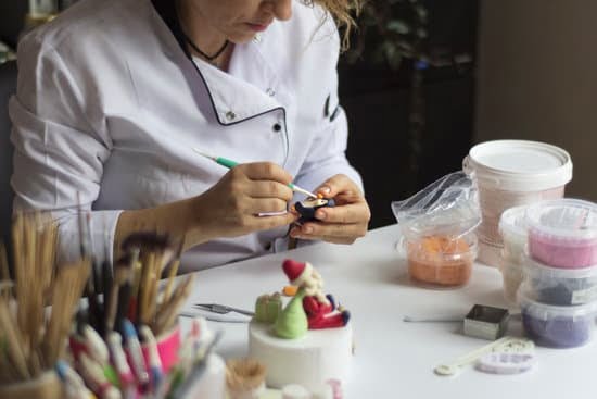 Buttercream Painting Cake Decorating Ideas 1 Brightly decorated cake with detailed buttercream painting showcasing creative cake decorating ideas