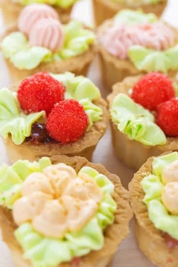 Philadelphia Eagles Cake Decorations 1 Colorful Philadelphia Eagles cake decorations featuring the team's logo and colors