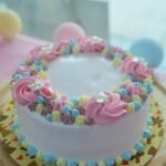 Colorful and intricate bows cake decorating design with various shapes and sizes