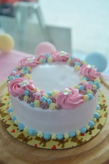 Bows Cake Decorating 1 Colorful and intricate bows cake decorating design with various shapes and sizes