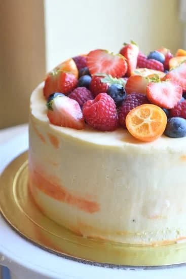 Cake Decorating Courses in Delhi 1 Learn cake decorating techniques at top courses in Delhi for beginners and professionals