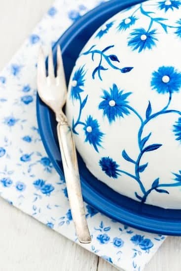 Cake Candy Travel Decoration 1 Colorful Cake and Candy Decorations for Vibrant Travel-Themed Party Decor