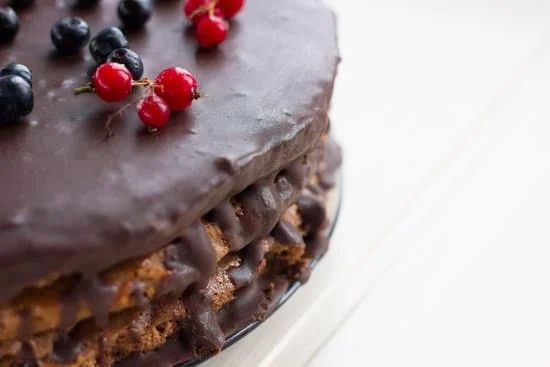 Step-by-step guide on how to decorate a rabbit cake with ease