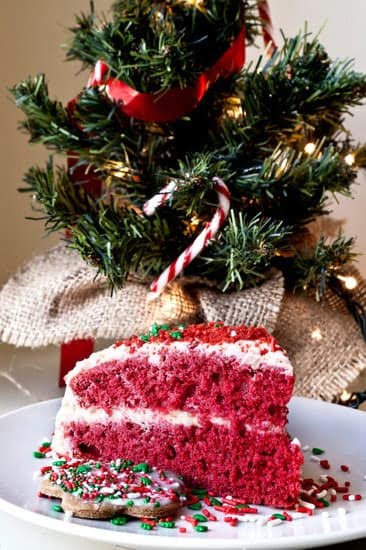 How to decorate a cake: step-by-step guide for beginners