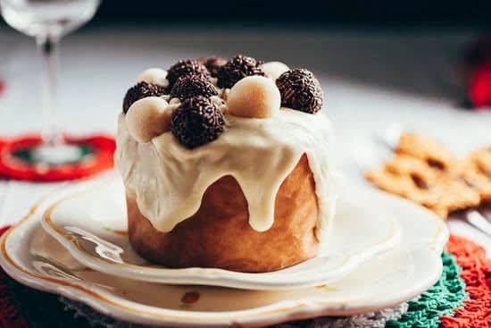 Can you freeze a fully decorated cake for later enjoyment