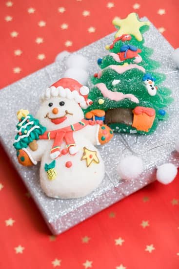 Edible Decor for Cakes 1 EDIBLE DECOR FOR CAKES: Colorful fondant flowers, icing ribbons, and chocolate toppers enhance cakes beautifully