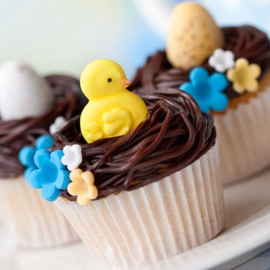 How to Decorate a Cookie Cake 1 Step-by-step guide on how to decorate a cookie cake with icing, sprinkles, and colorful designs