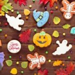 Spooky Halloween-themed cakes with decorative ghosts, pumpkins, and spiders for decorating cakes for Halloween