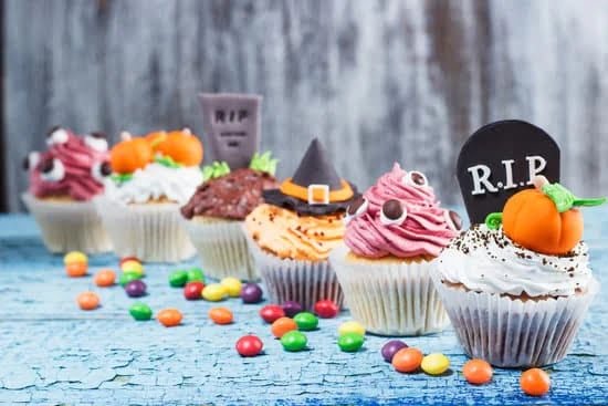 Beautiful cake decorating with butterflies: a delightful touch for any occasion