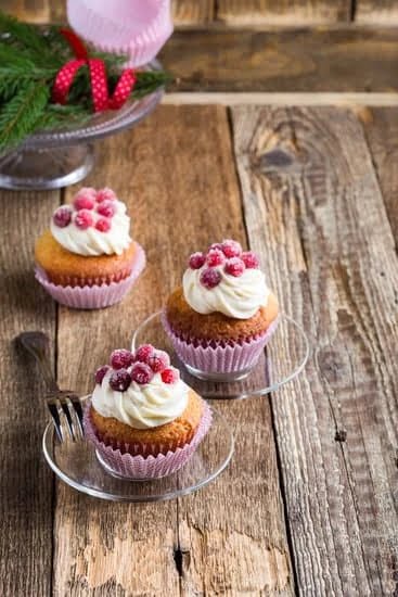 How Long Will a Decorated Cake Last: Shelf Life Tips for Beautifully Frosted Desserts